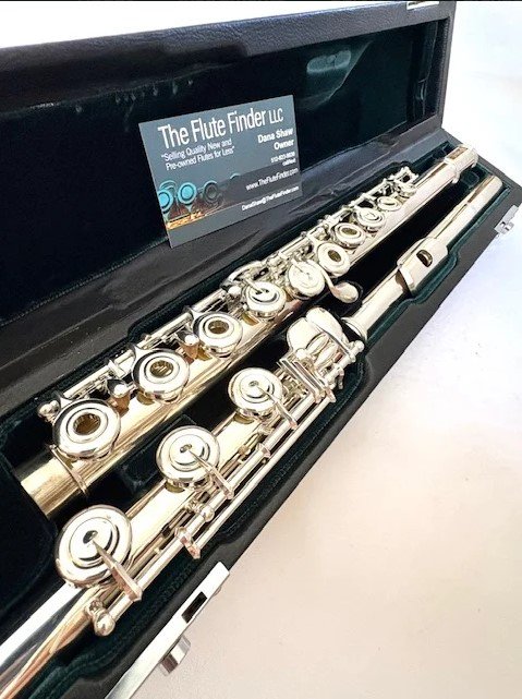 Why Musicians Choose the Azumi Flute for Professional Performance