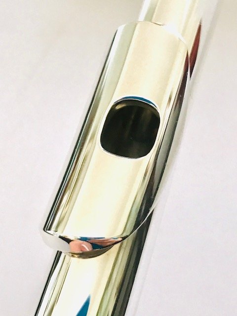 Altus 1807-AL .946 Silver Seamed Tube Flute, In-line G, with both C and B Footjoints, Includes 2 Different Altus Headjoints, Refurbished with Warranty