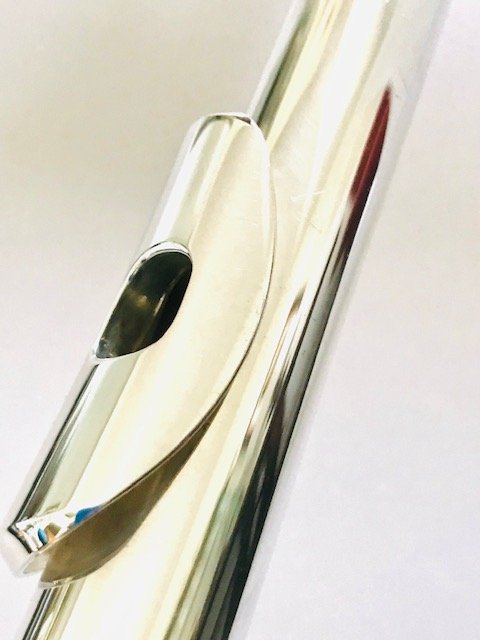 Altus 1807-AL .946 Silver Seamed Tube Flute, In-line G, with both C and B Footjoints, Includes 2 Different Altus Headjoints, Refurbished with Warranty