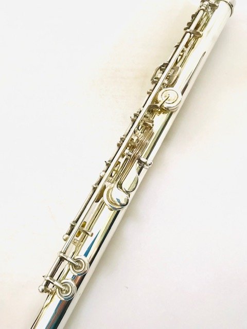 Altus 1807-AL .946 Silver Seamed Tube Flute, In-line G, with both C and B Footjoints, Includes 2 Different Altus Headjoints, Refurbished with Warranty