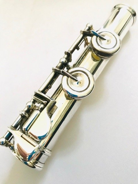 Altus 1807-AL .946 Silver Seamed Tube Flute, In-line G, with both C and B Footjoints, Includes 2 Different Altus Headjoints, Refurbished with Warranty