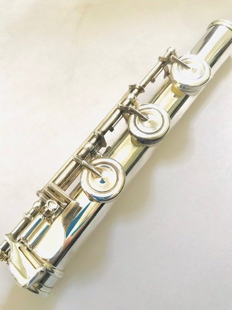Altus 1807-AL .946 Silver Seamed Tube Flute, In-line G, with both C and B Footjoints, Includes 2 Different Altus Headjoints, Refurbished with Warranty
