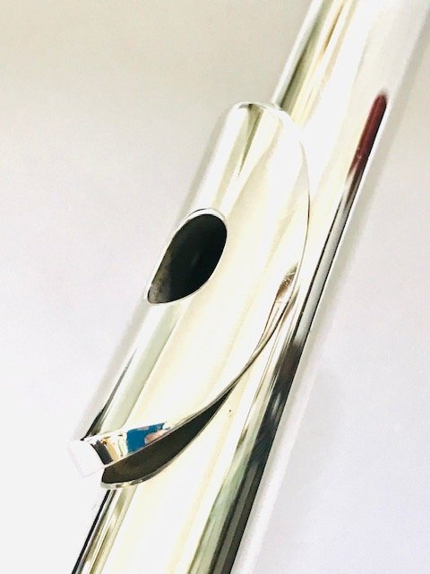 Altus 1807-AL .946 Silver Seamed Tube Flute, In-line G, with both C and B Footjoints, Includes 2 Different Altus Headjoints, Refurbished with Warranty