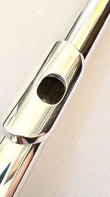 IMG_5195.jpg Powell Handmade Commercial All Silver Flute, OVERHAULED! In-line G, B foot, Heavywall, 14k Gold Riser, 1-year Warranty!