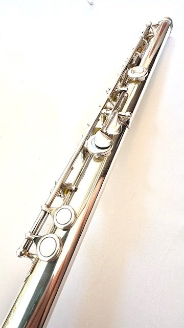 IMG_5202.jpg Powell Handmade Commercial All Silver Flute, OVERHAULED! In-line G, B foot, Heavywall, 14k Gold Riser, 1-year Warranty!