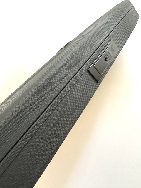 IMG_5537.jpg New! Burkart Legacy Flute, Sterling Hand-cut Headjoint, Sterling body/Foot, Offset G, C# Trill, Split E Mechanism, 14k Riser, Factory Warranty! Order your preference!