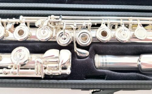 IMG_5548.jpg New! Burkart Legacy Flute, Sterling Hand-cut Headjoint, Sterling body/Foot, Offset G, C# Trill, Split E Mechanism, 14k Riser, Factory Warranty! Order your preference!