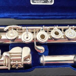 IMG_5617.jpg Haynes Q1 Flute, Sterling Silver Hand-cut Haynes Classic Headjoint, 1-year Warranty!