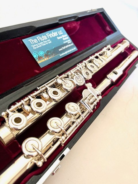 IMG_6070.jpg Yamaha YFL-774 All Silver Professional Flute, Offset G, Heavywall, Split E Mechanism, Upgraded Lillian Burkart Headjoint, Overhauled!, Warranty!!
