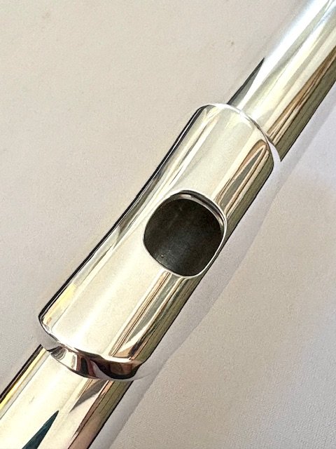 IMG_6071.jpg Yamaha YFL-774 All Silver Professional Flute, Offset G, Heavywall, Split E Mechanism, Upgraded Lillian Burkart Headjoint, Overhauled!, Warranty!!