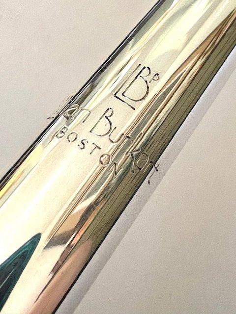 IMG_6076.jpg Yamaha YFL-774 All Silver Professional Flute, Offset G, Heavywall, Split E Mechanism, Upgraded Lillian Burkart Headjoint, Overhauled!, Warranty!!