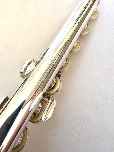 IMG_6078.jpg Yamaha YFL-774 All Silver Professional Flute, Offset G, Heavywall, Split E Mechanism, Upgraded Lillian Burkart Headjoint, Overhauled!, Warranty!!