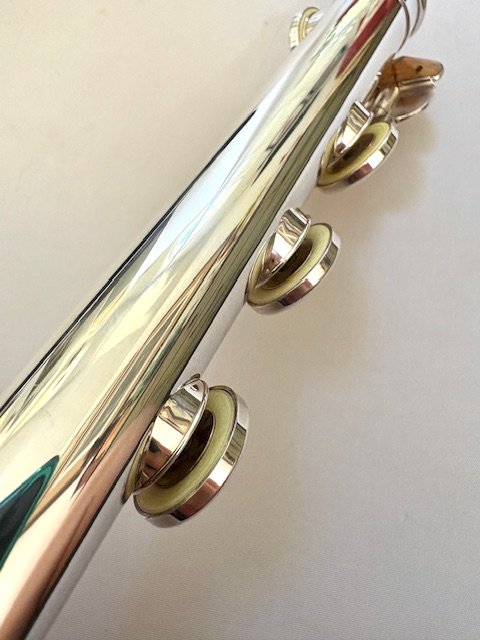 IMG_6082.jpg Yamaha YFL-774 All Silver Professional Flute, Offset G, Heavywall, Split E Mechanism, Upgraded Lillian Burkart Headjoint, Overhauled!, Warranty!!