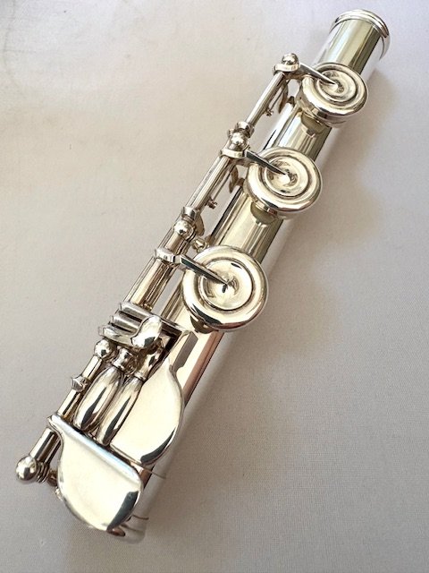 IMG_6083.jpg Yamaha YFL-774 All Silver Professional Flute, Offset G, Heavywall, Split E Mechanism, Upgraded Lillian Burkart Headjoint, Overhauled!, Warranty!!