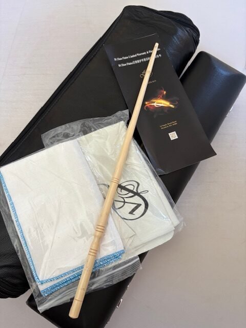 IMG_6763-rotated-1.jpg New! DiZhao DZ D-SP All Silver Handmade Flute, Offset G, Split E Mechanism, C# Trill, D# Roller, Factory Warranty!