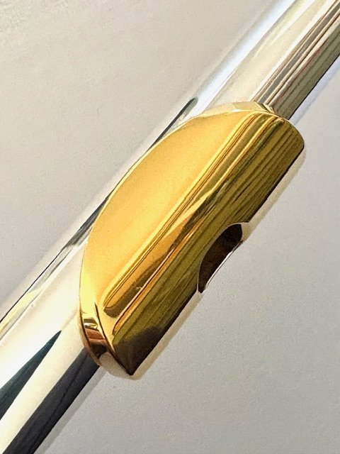 IMG_6919.jpg Yamaha YFL-677 Professional Line Flute, Solid Silver Headjoint and Body, Heavywall, Offset G, C# Trill, Split E Mechanism, Gold Plated Lipplate, Warranty!