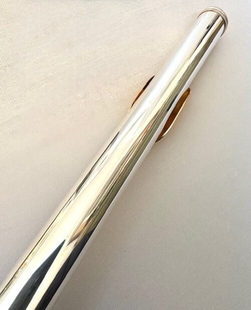 IMG_6920.jpg Yamaha YFL-677 Professional Line Flute, Solid Silver Headjoint and Body, Heavywall, Offset G, C# Trill, Split E Mechanism, Gold Plated Lipplate, Warranty!