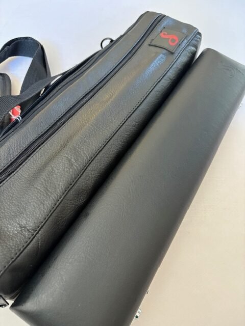 IMG_7071-rotated-1.jpg New! Haynes Samperi Pinnacle Flute, Sterling Silver Hand-cut Headjoint, 14K Riser, Silver body, Offset G, D# Roller, C# Trill, Split E Mechanism, Warranty!