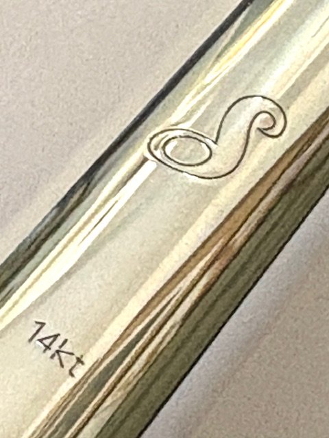 IMG_7079.jpg New! Haynes Samperi Pinnacle Flute, Sterling Silver Hand-cut Headjoint, 14K Riser, Silver body, Offset G, D# Roller, C# Trill, Split E Mechanism, Warranty!