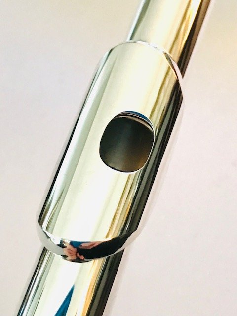 IMG_7666.jpg SOLD - Levit Handmade All Silver Flute, Offset G, C# Trill, Split E Mechanism, 14k Gold Riser, MINT!