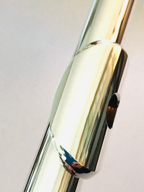 IMG_7668.jpg SOLD - Levit Handmade All Silver Flute, Offset G, C# Trill, Split E Mechanism, 14k Gold Riser, MINT!
