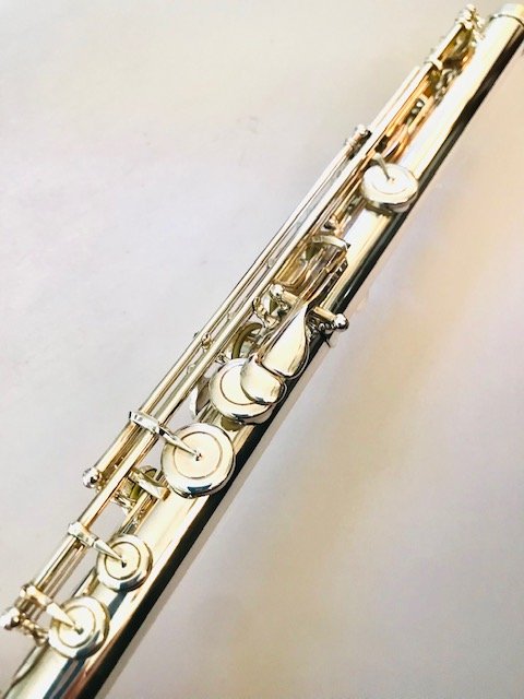 IMG_7674.jpg SOLD - Levit Handmade All Silver Flute, Offset G, C# Trill, Split E Mechanism, 14k Gold Riser, MINT!