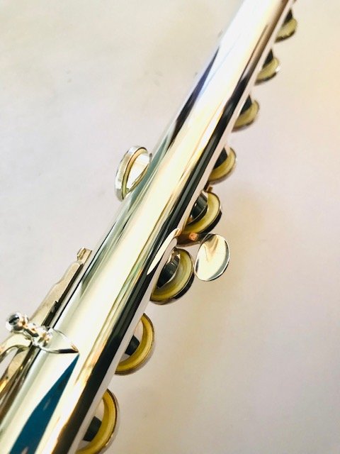 IMG_7675.jpg SOLD - Levit Handmade All Silver Flute, Offset G, C# Trill, Split E Mechanism, 14k Gold Riser, MINT!