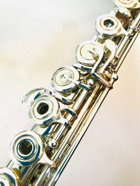 IMG_7676.jpg SOLD - Levit Handmade All Silver Flute, Offset G, C# Trill, Split E Mechanism, 14k Gold Riser, MINT!