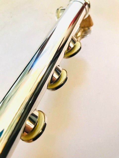 IMG_7678.jpg SOLD - Levit Handmade All Silver Flute, Offset G, C# Trill, Split E Mechanism, 14k Gold Riser, MINT!