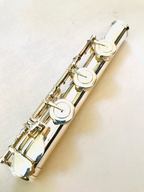 IMG_7679.jpg SOLD - Levit Handmade All Silver Flute, Offset G, C# Trill, Split E Mechanism, 14k Gold Riser, MINT!