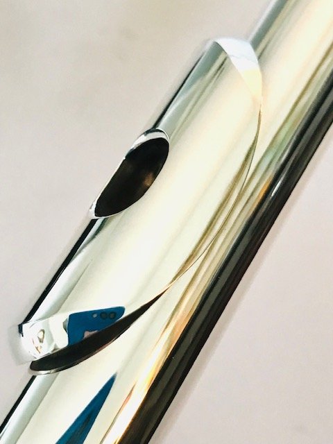 IMG_7681.jpg SOLD - Levit Handmade All Silver Flute, Offset G, C# Trill, Split E Mechanism, 14k Gold Riser, MINT!