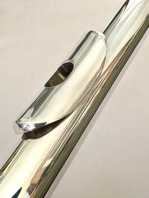 IMG_8033.jpg Haynes Amadeus AF-900 Flute, Sterling Silver Headjoint/Body, Offset G, C# Trill, Warranty!