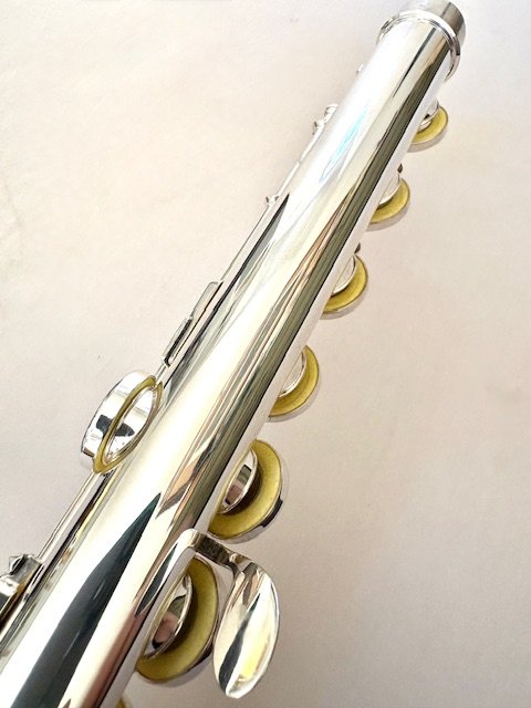 IMG_8039-1.jpg Haynes Amadeus AF-900 Flute, Sterling Silver Headjoint/Body, Offset G, C# Trill, Warranty!