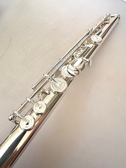 IMG_8041-1.jpg Haynes Amadeus AF-900 Flute, Sterling Silver Headjoint/Body, Offset G, C# Trill, Warranty!