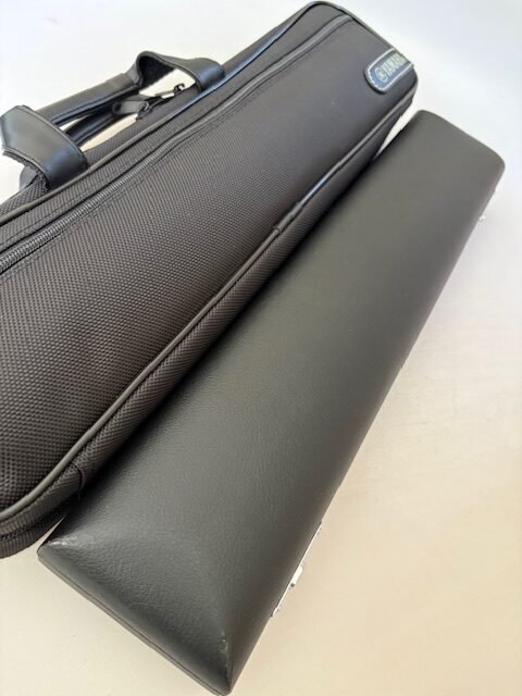 IMG_8066-rotated-1.jpg Yamaha YFL 462 Solid Silver Flute, Offset G, Flute Finder Warranty!