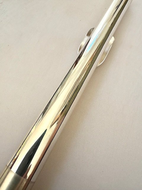 IMG_8072.jpg Yamaha YFL 462 Solid Silver Flute, Offset G, Flute Finder Warranty!