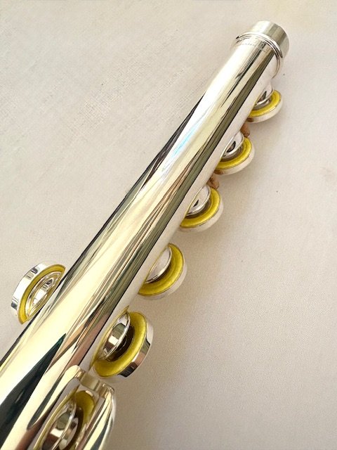 IMG_8075.jpg Yamaha YFL 462 Solid Silver Flute, Offset G, Flute Finder Warranty!