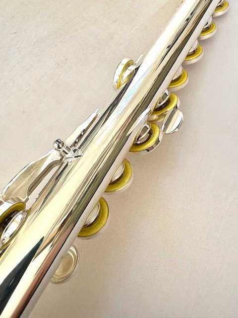 IMG_8076.jpg Yamaha YFL 462 Solid Silver Flute, Offset G, Flute Finder Warranty!