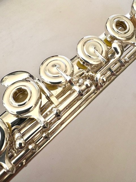IMG_8077.jpg Yamaha YFL 462 Solid Silver Flute, Offset G, Flute Finder Warranty!