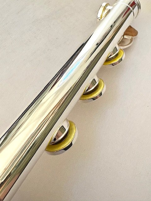 IMG_8080.jpg Yamaha YFL 462 Solid Silver Flute, Offset G, Flute Finder Warranty!