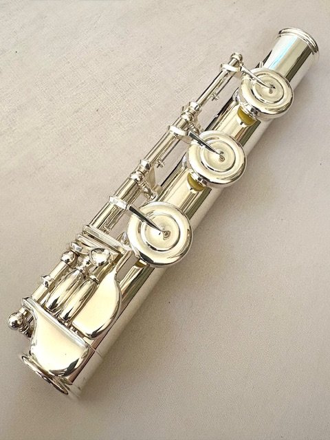 IMG_8081.jpg Yamaha YFL 462 Solid Silver Flute, Offset G, Flute Finder Warranty!