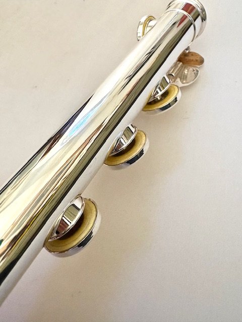 IMG_8461-1.jpg Powell Sonare SF-6000 Solid Silver Flute, Offset G, B foot, 1-year Warranty!