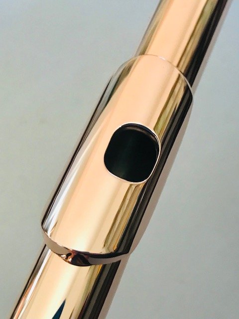 IMG_9069.jpg SOLD - Haynes Custom Fusion Flute, 14k Silver Platinum, C# Trill, Offset G, Refurbished, Warranty!