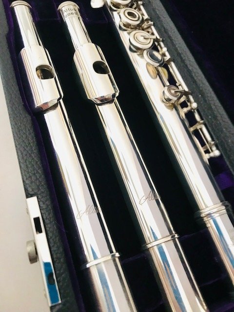 Altus 1807-AL .946 Silver Seamed Tube Flute, In-line G, with both C and B Footjoints, Includes 2 Different Altus Headjoints, Refurbished with Warranty