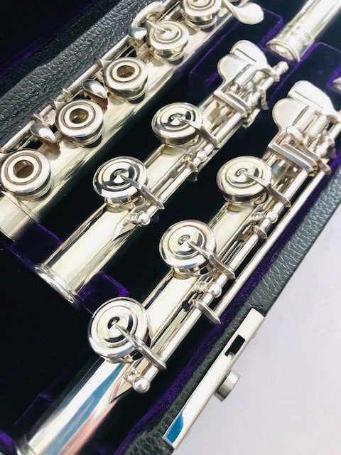 Altus 1807-AL .946 Silver Seamed Tube Flute, In-line G, with both C and B Footjoints, Includes 2 Different Altus Headjoints, Refurbished with Warranty