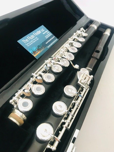 openbox-13.jpg New DiZhao DZW Grenadilla Wood Flute, Offset G, C# Trill, D# Roller, Split E Mechanism, Factory Warranty!