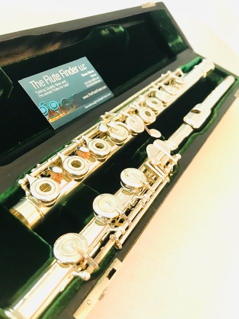 openbox-14.jpg SOLD - Levit Handmade All Silver Flute, Offset G, C# Trill, Split E Mechanism, 14k Gold Riser, MINT!