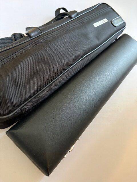 Yamaha YFL-472 Flute, solid silver, offset G, B foot, Split E Mechanism, Warranty!