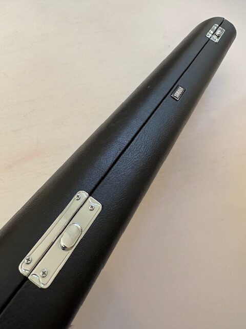 Yamaha YFL-687 Professional Level Solid Silver Flute, Heavywall, In-line G, C# Trill, High E Facilitator, 1-year Warranty!