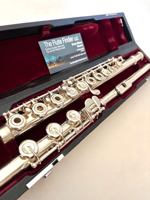Yamaha YFL-684H Professional Level Solid Silver Flute, In-line G, C# Trill Key, High E Facilitator, B foot, 1-Year Warranty!